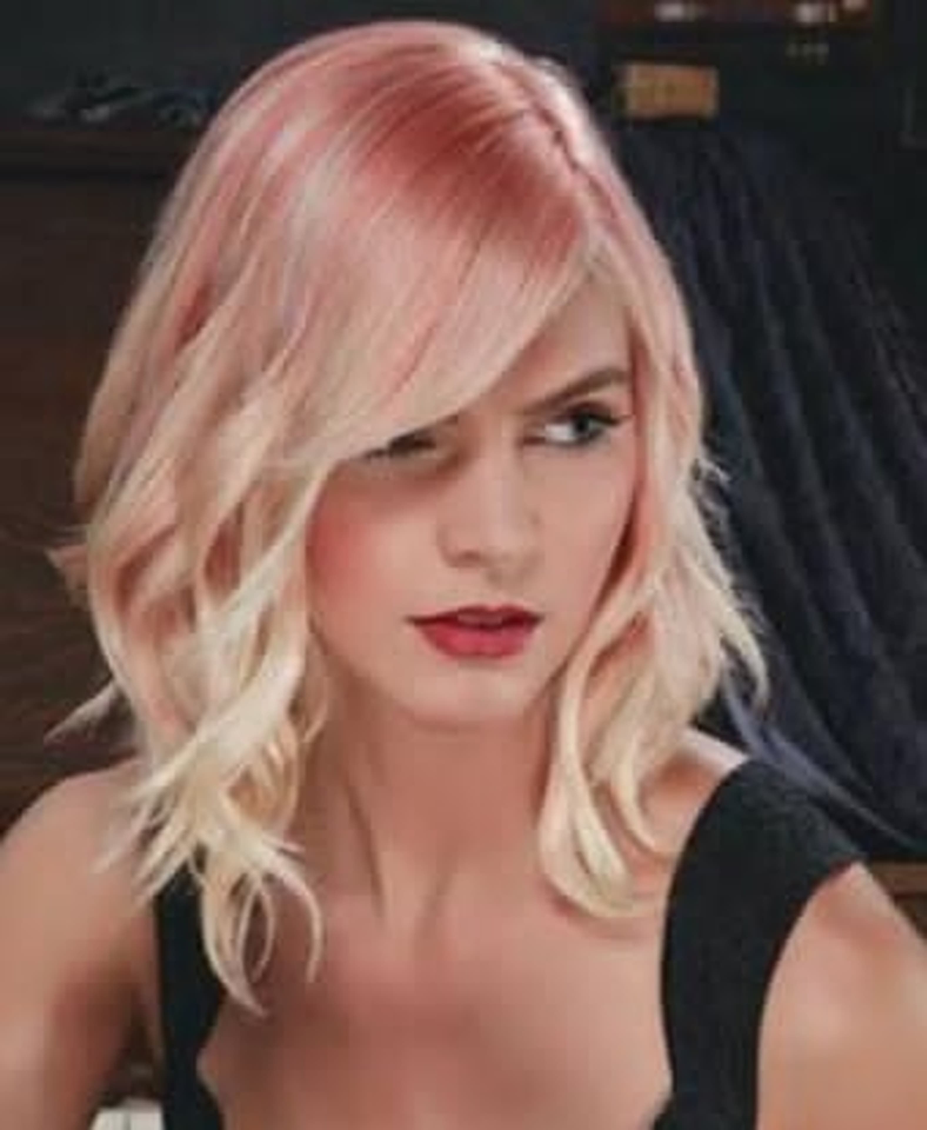 Soft rose-blonde waves